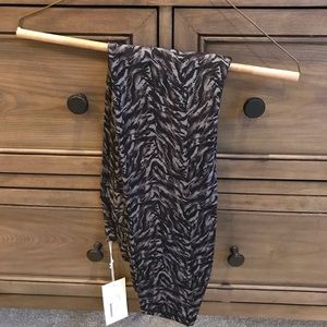 Cute leggings never worn